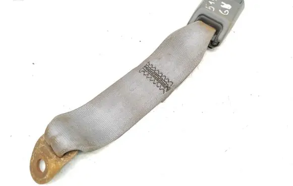 Middle seatbelt buckle (rear)