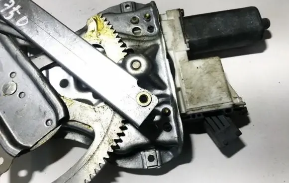 Toyota Avensis T250 Front door window regulator motor 992046100 992046-100