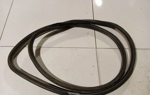 Opel Vectra C Rubber seal front coupe door 
