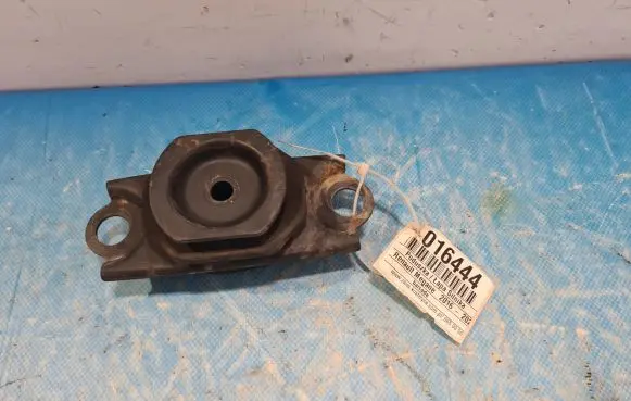 Renault Megane III Engine mount vacuum valve 112202558R