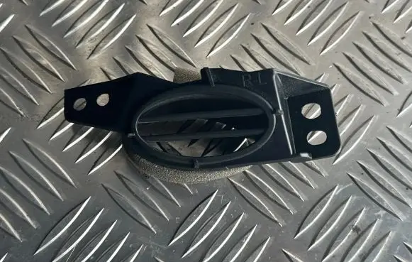Nissan Leaf I (ZE0) Rear air vent grill 