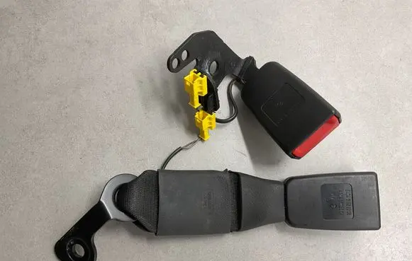Mercedes-Benz C W204 Rear seatbelt buckle A2048602669 340431532208