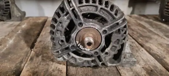 Volvo XC90 Generator/alternator 30667787 0124525060