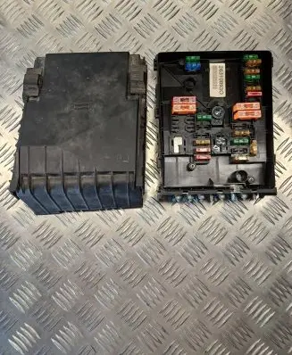 Volkswagen Golf Plus Fuse module 1K0937125 017183071