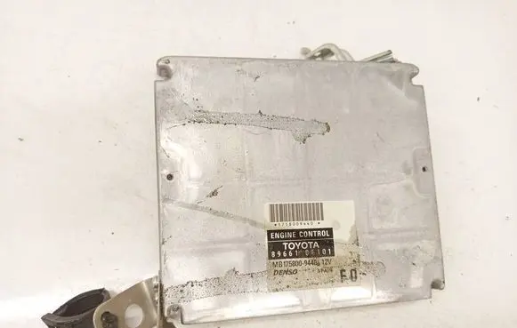 Toyota Corolla Verso AR10 Engine control unit/module 896610F101