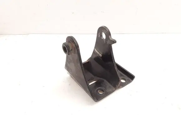 Toyota RAV 4 (XA40) Engine mounting bracket