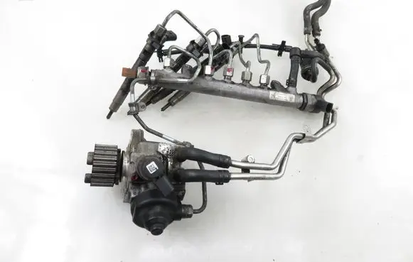 Audi A4 S4 B8 8K Fuel injection high pressure pump 0445116030 0445010507 03L130089A