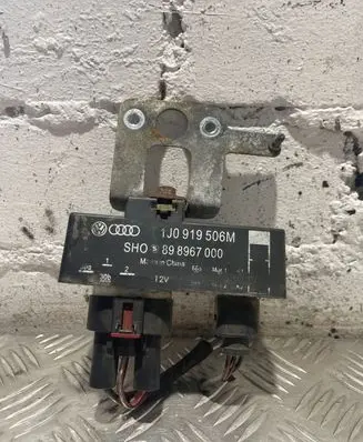 Volkswagen Polo V 6R Coolant fan relay 1J0919506M