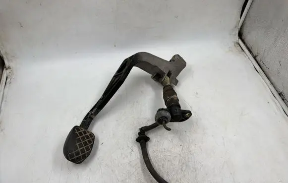 Audi A4 S4 B5 8D Clutch pedal 8D1721316