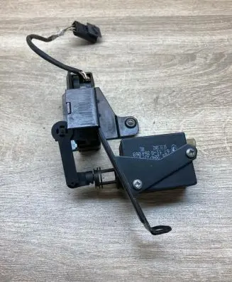 BMW 5 E39 Tailgate/trunk/boot lock/catch/latch 8384069 8238469