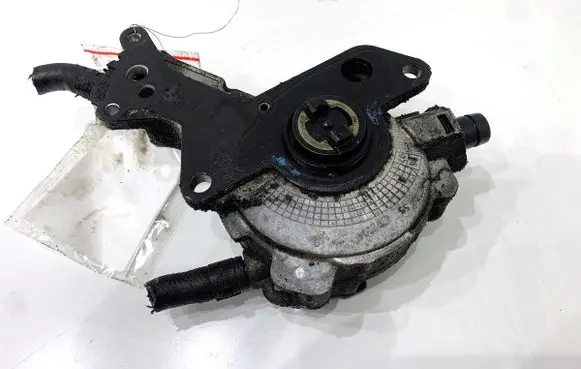 Volkswagen Golf V Vacuum pump 038145215