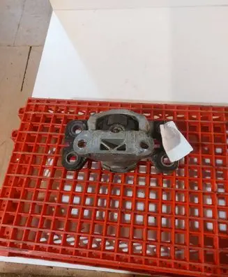 Volvo S80 Engine mount bracket 6G927M121NF 030105