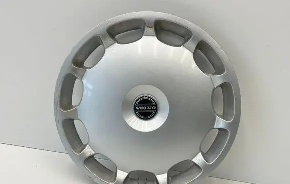 Volvo V70 R16 wheel hub/cap/trim 30714561