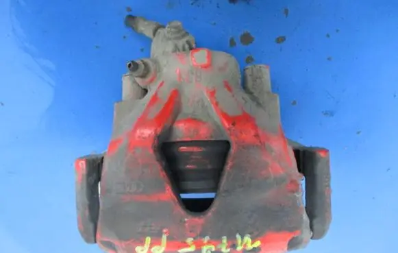 Volkswagen Golf IV Front brake caliper