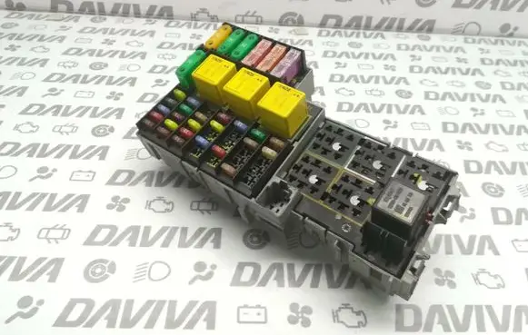 Opel Combo C Fuse module 13142780