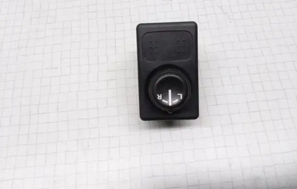 Nissan Almera Tino Wing mirror switch