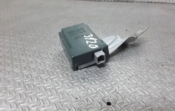 Lexus IS 220D-250-350 Door control unit/module 8974053060