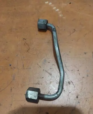 KIA Sorento Fuel injector supply line/pipe 