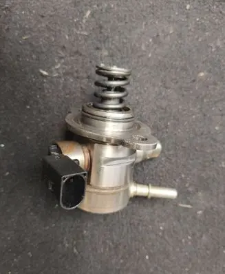 Volkswagen T-Roc Fuel injection high pressure pump 05E127027D 1932582 DD4150925