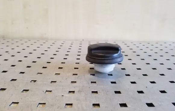 Opel Astra J Fuel tank filler cap 