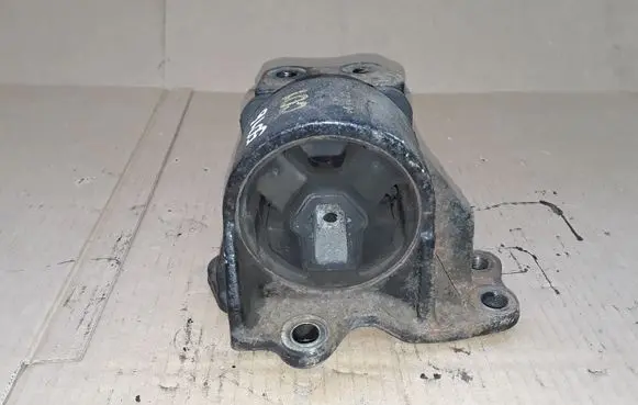 Hyundai Santa Fe Engine mount bracket 218322B000