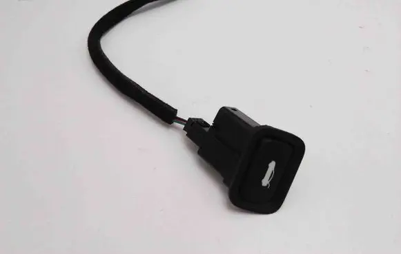 Hyundai i40 Tailgate/boot open switch button 39R5901100