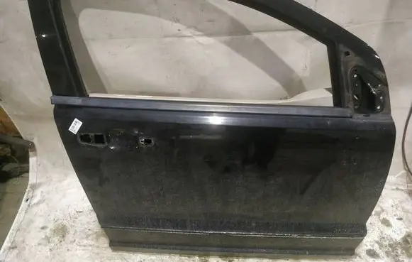 Dodge Caliber Front door JUODOS