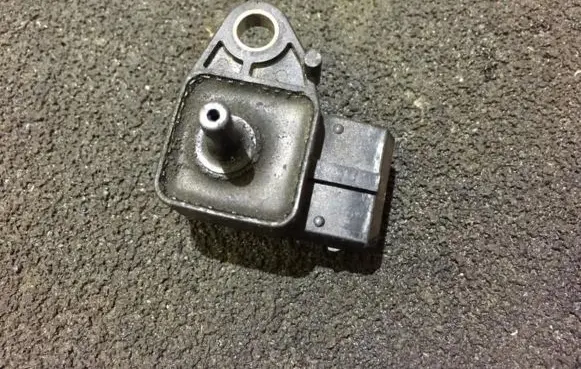 BMW 5 E39 Air pressure sensor 2244674