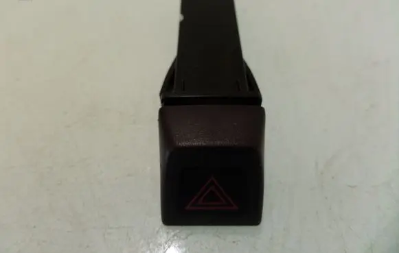 Volvo V50 Hazard light switch 8651399 04W214
