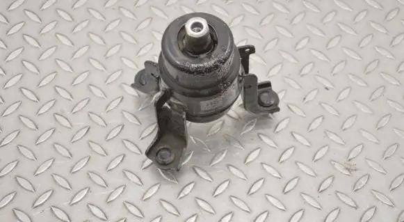 Lexus ES 250 - 300 - 330 Engine mount bracket K8030235