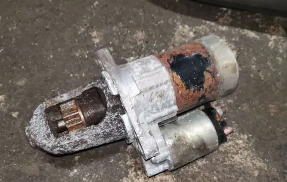 Nissan Primera Starter motor 233008H500