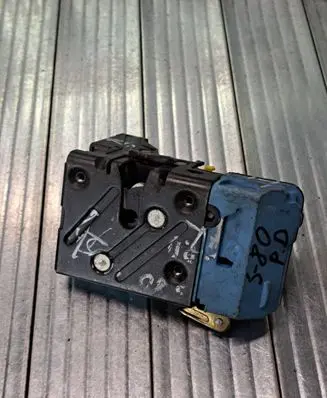 Volvo S80 Front door lock 30663042