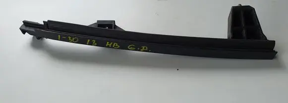 Hyundai i30 Rear door windshield rail 