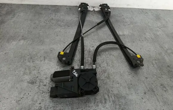 Renault Megane II Front door window regulator with motor