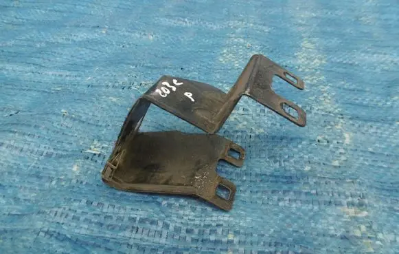 Mercedes-Benz C W203 Radiator support slam panel bracket