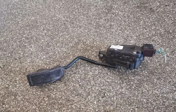Nissan Primera Accelerator throttle pedal 18002AU410