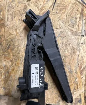 Volkswagen Golf Plus Accelerator throttle pedal 1K1721503M 6PV00889000