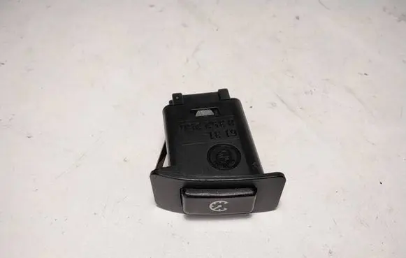 BMW 7 E38 Cruise control switch 8352256 6131