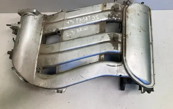 Volkswagen PASSAT B5 Intake manifold 071133203A
