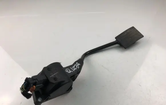 Peugeot 2008 I Accelerator throttle pedal bracket 9686212980