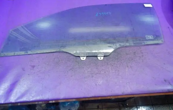 Honda Civic Front door window glass four-door