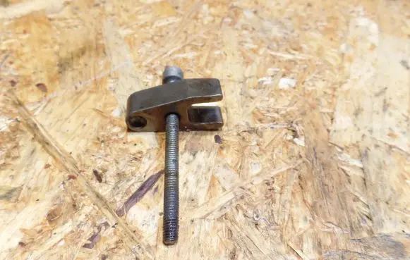 Jeep Grand Cherokee (WK) Fuel Injector clamp holder