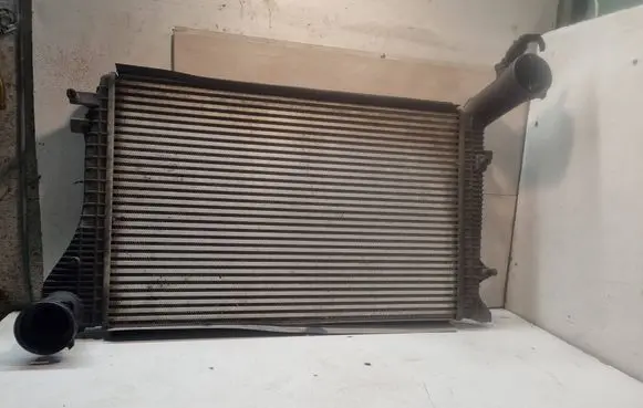 Volkswagen Touran I Intercooler radiator 1K0145803H