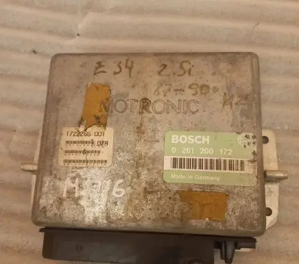 BMW 5 E34 Engine control unit/module 1722266 0261200172