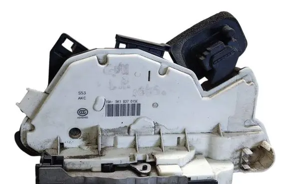 Volkswagen Golf VII Front door lock 5K1837015E