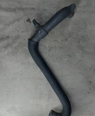 Coolant pipe/hose