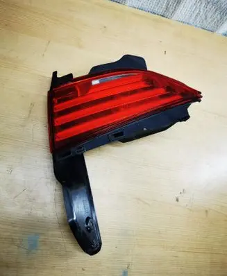 Tailgate rear/tail lights