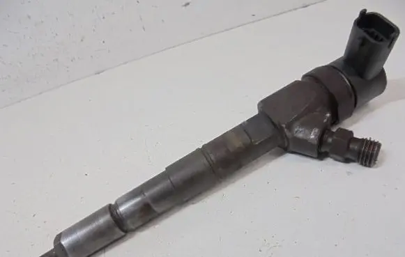 Opel Vectra C Fuel injector 0445110243