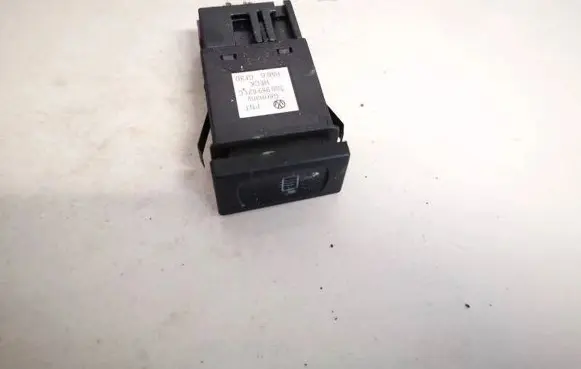 Volkswagen PASSAT B5 Windscreen/window heater switch 3b0959621c