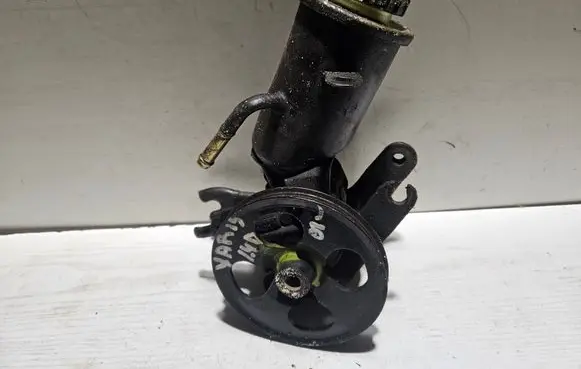 Toyota Yaris Power steering pump